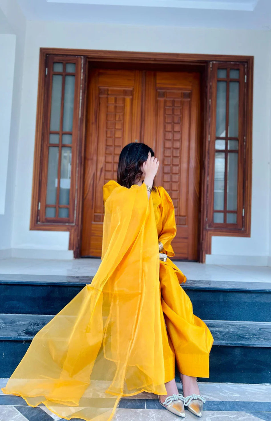 Varda ( Farshi Shalwar )